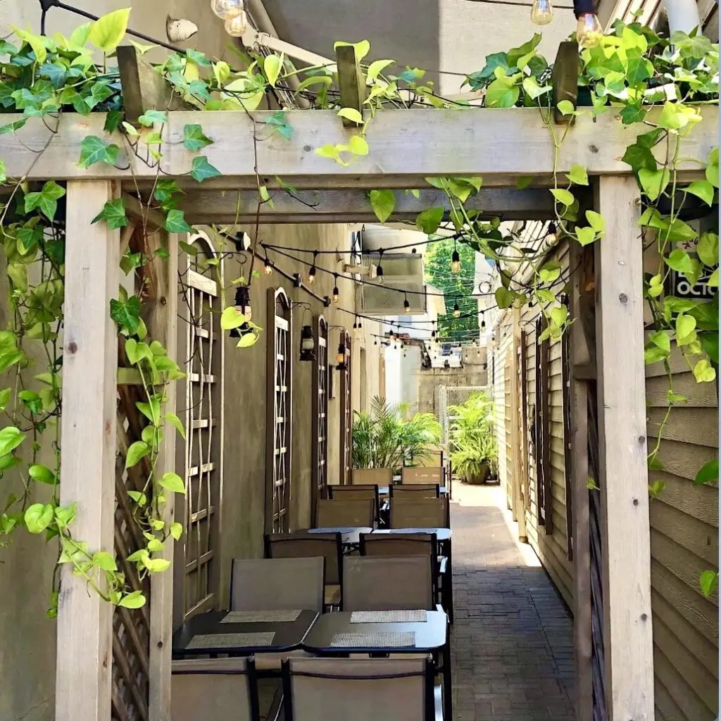 Outdoor Dining in Northport