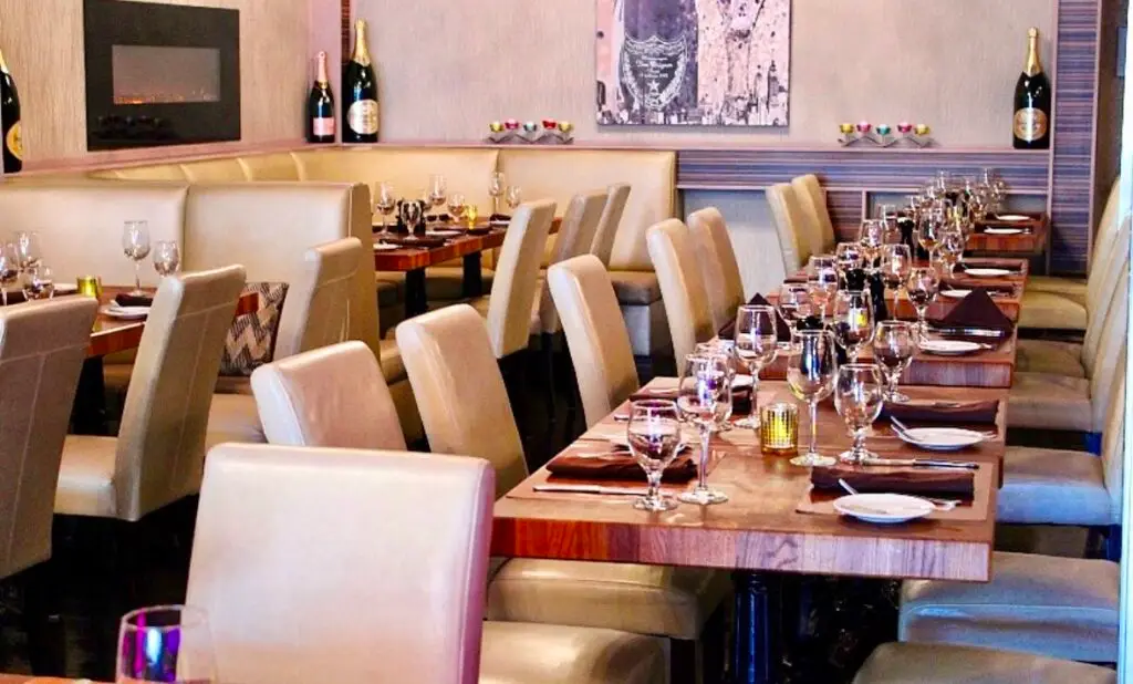 Restaurants Near The Paramount