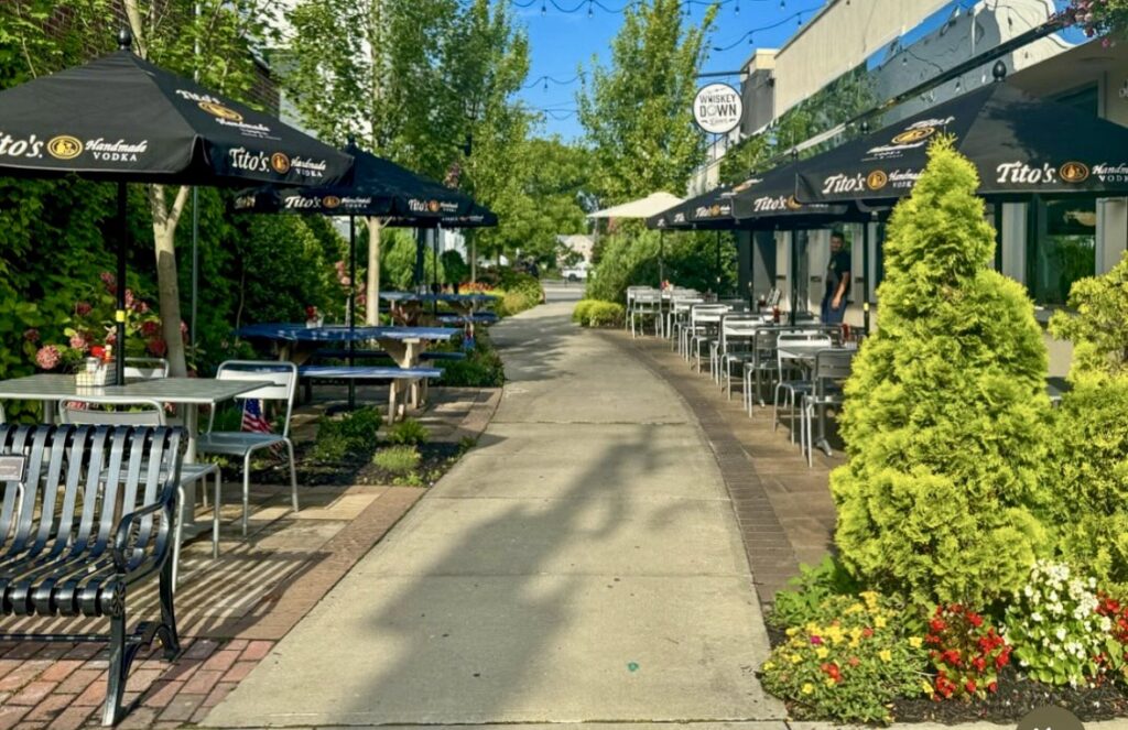 Outdoor Dining in Farmingdale