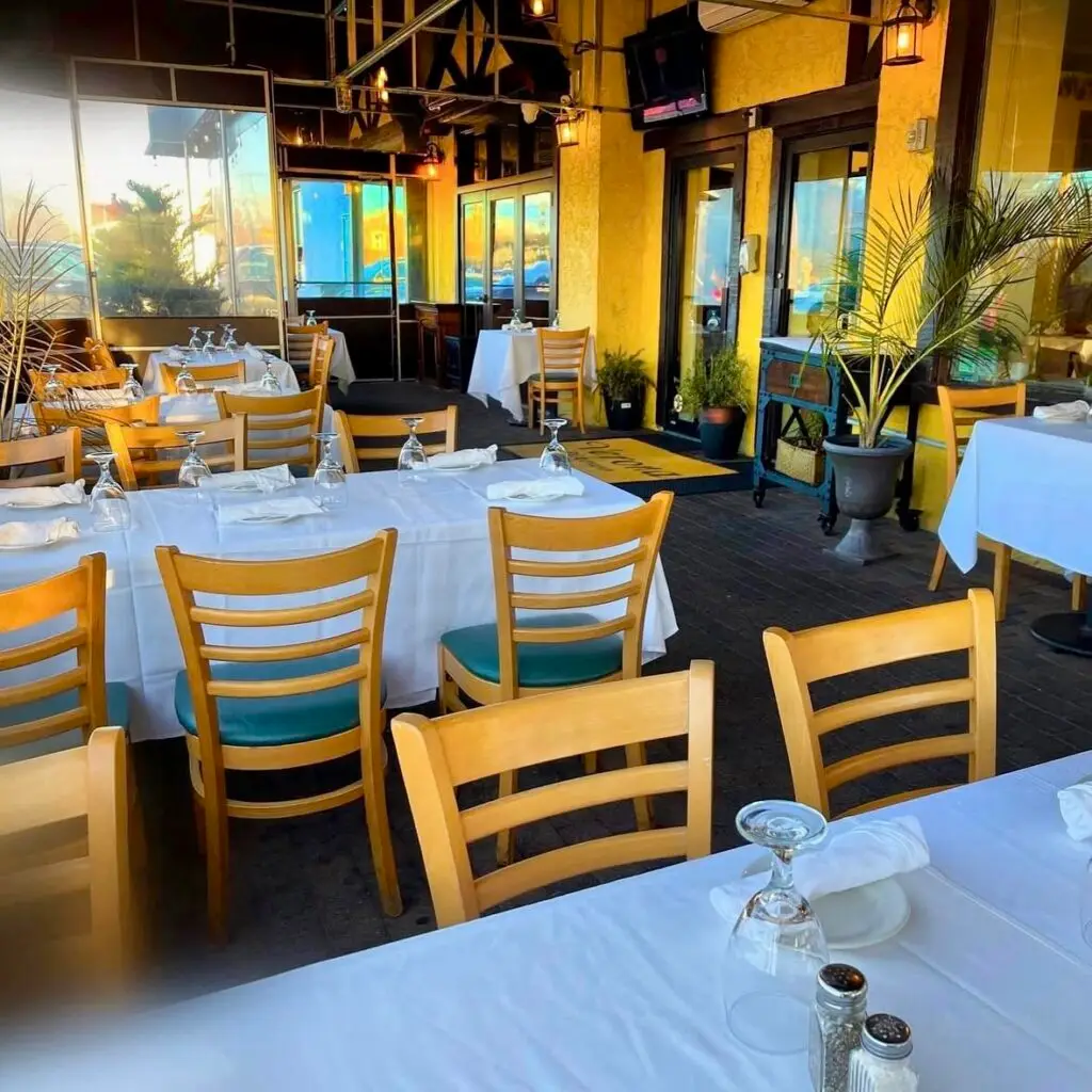 Outdoor Dining in Farmingdale