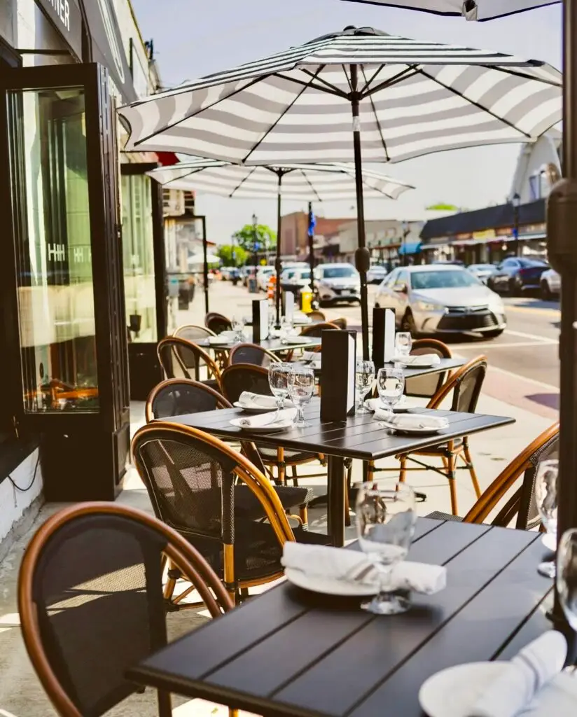 Outdoor Dining in Farmingdale